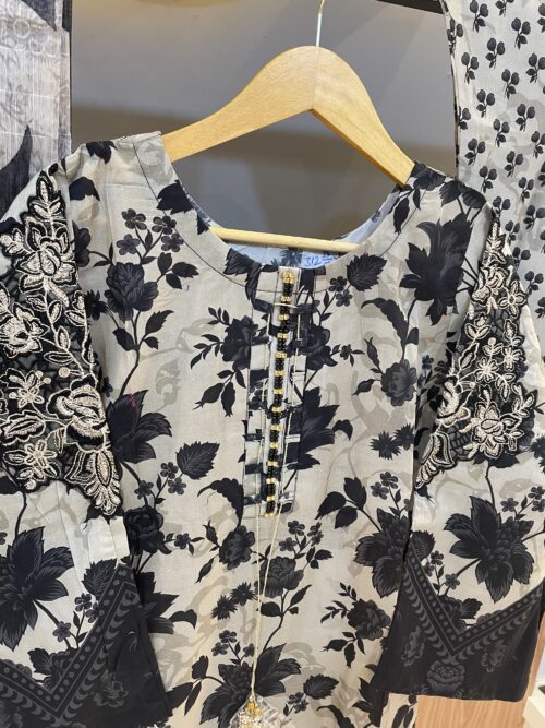 312 3pcs Lawn cotton ready made suit - Image 7